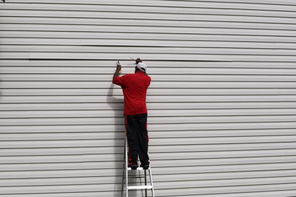 Cost of Siding Reattachment in Cedar Falls