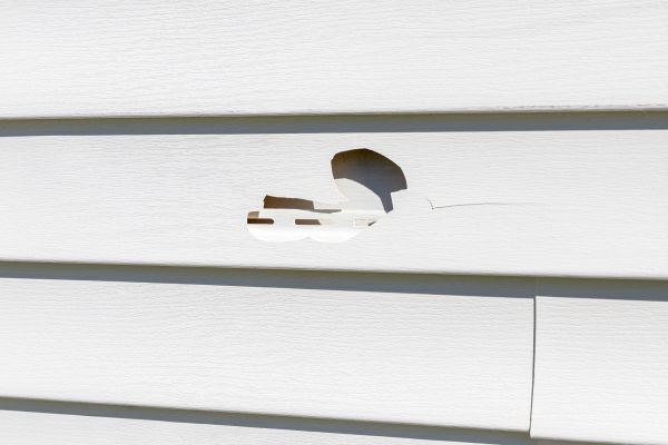 Cost of White Vinyl Siding Repair in Cedar Falls